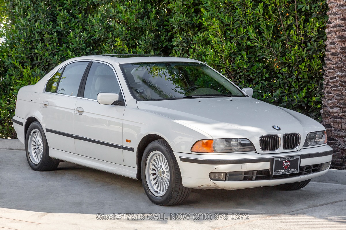 BMW 1998: Huyền Thoại Xe Hơi Đức Và Những Dấu Ấn Không Thể Phai Mờ 4 bmw 1998 - Hình 2