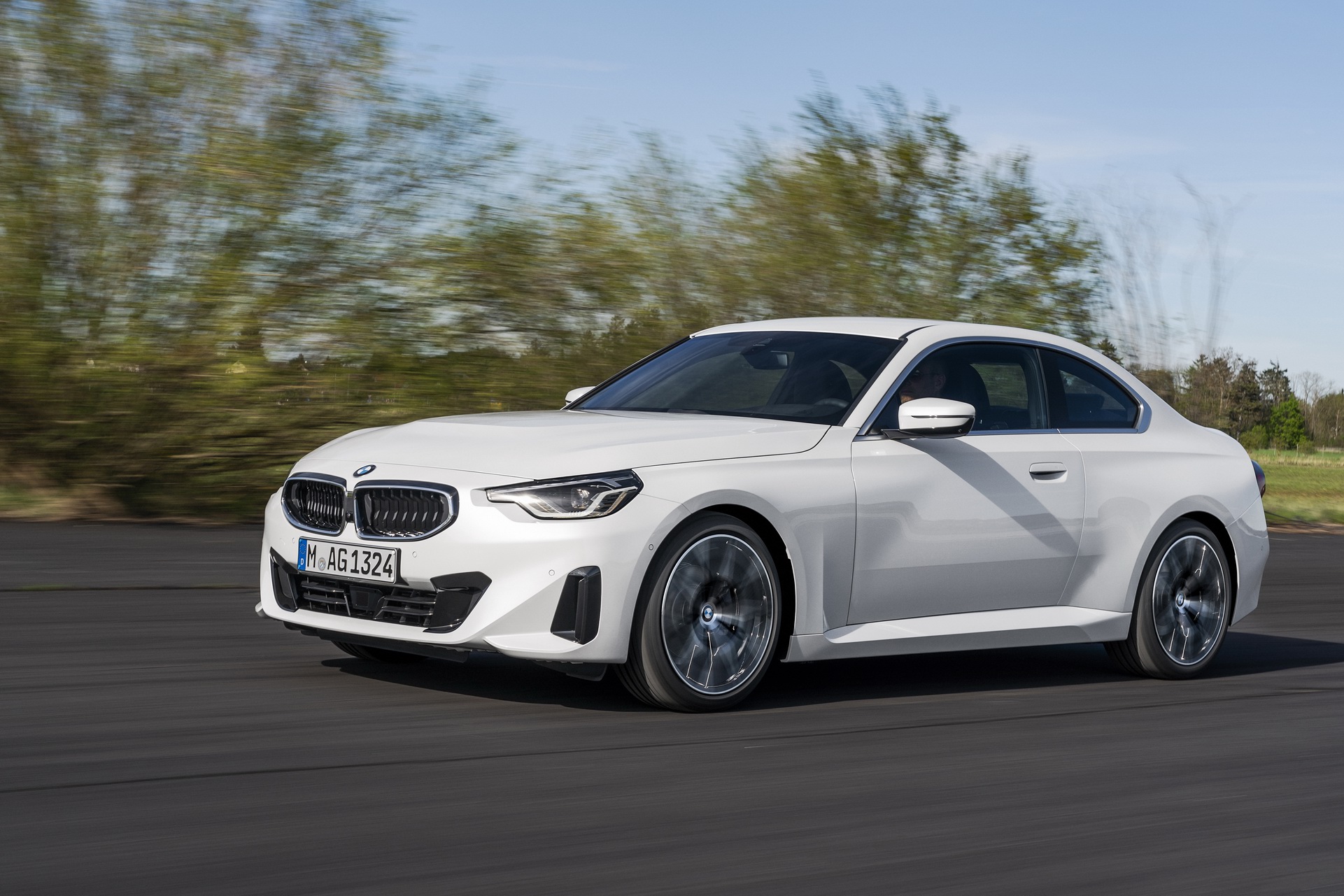 BMW 2 Cửa: Phân Tích Chuyên Sâu Từ Động Cơ Đến Phong Cách 3 bmw 2 cửa - Hình 3