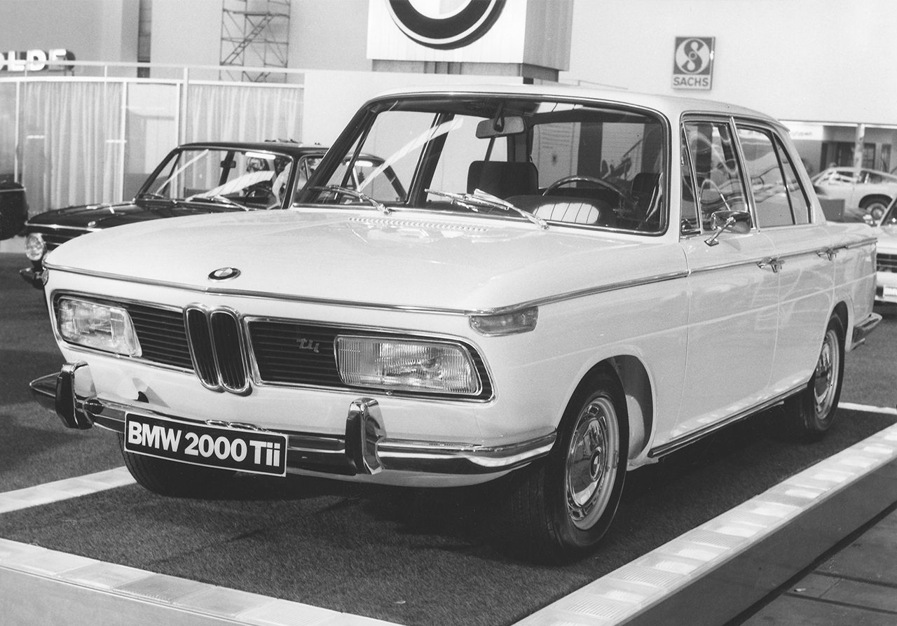 BMW 2000: Huyền Thoại Xe Hơi Đức Từ Thập Niên 1960 Và Giá Trị Sưu Tầm Hiện Nay 2 bmw 2000 - Hình 4