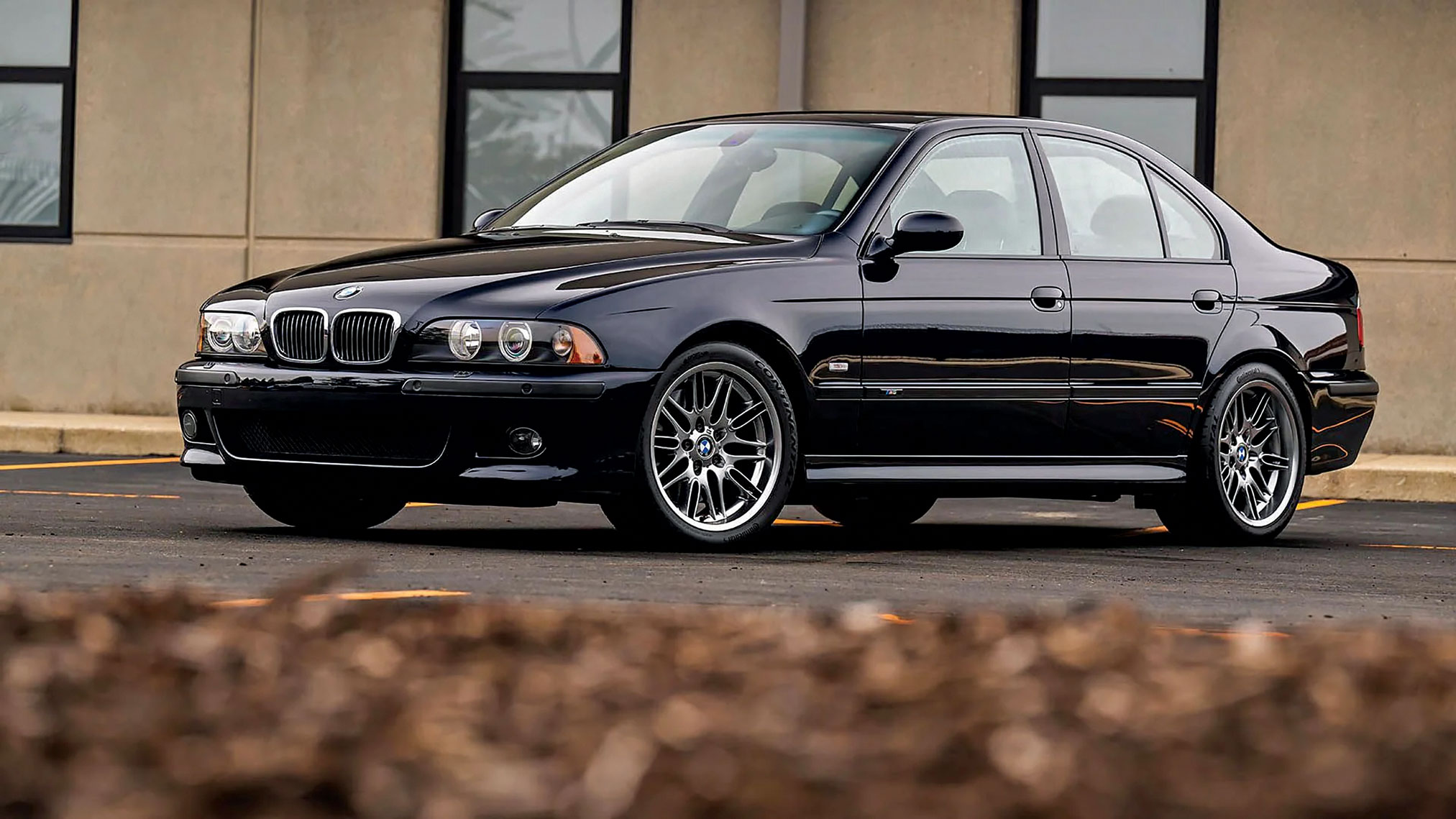 BMW 2001: Huyền Thoại Xe Hơi Đức Và Những Dòng Xe Định Nghĩa Kỷ Nguyên Mới 4 bmw 2001 - Hình 2