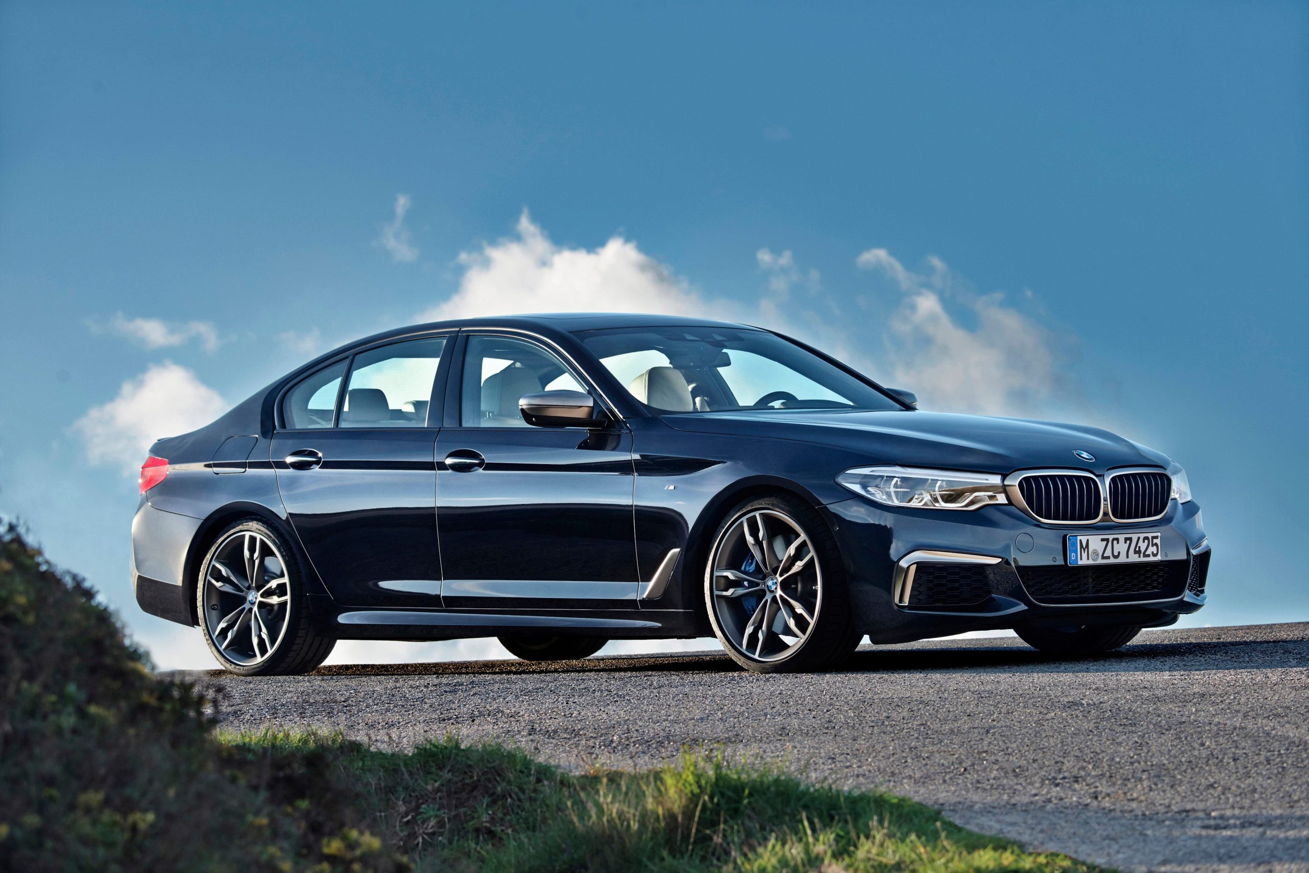 BMW 2019 5 Series: Đẳng Cấp Sedan Hạng Sang Trung Tâm Hoàn Hảo 5 bmw 2019 5 series - Hình 1