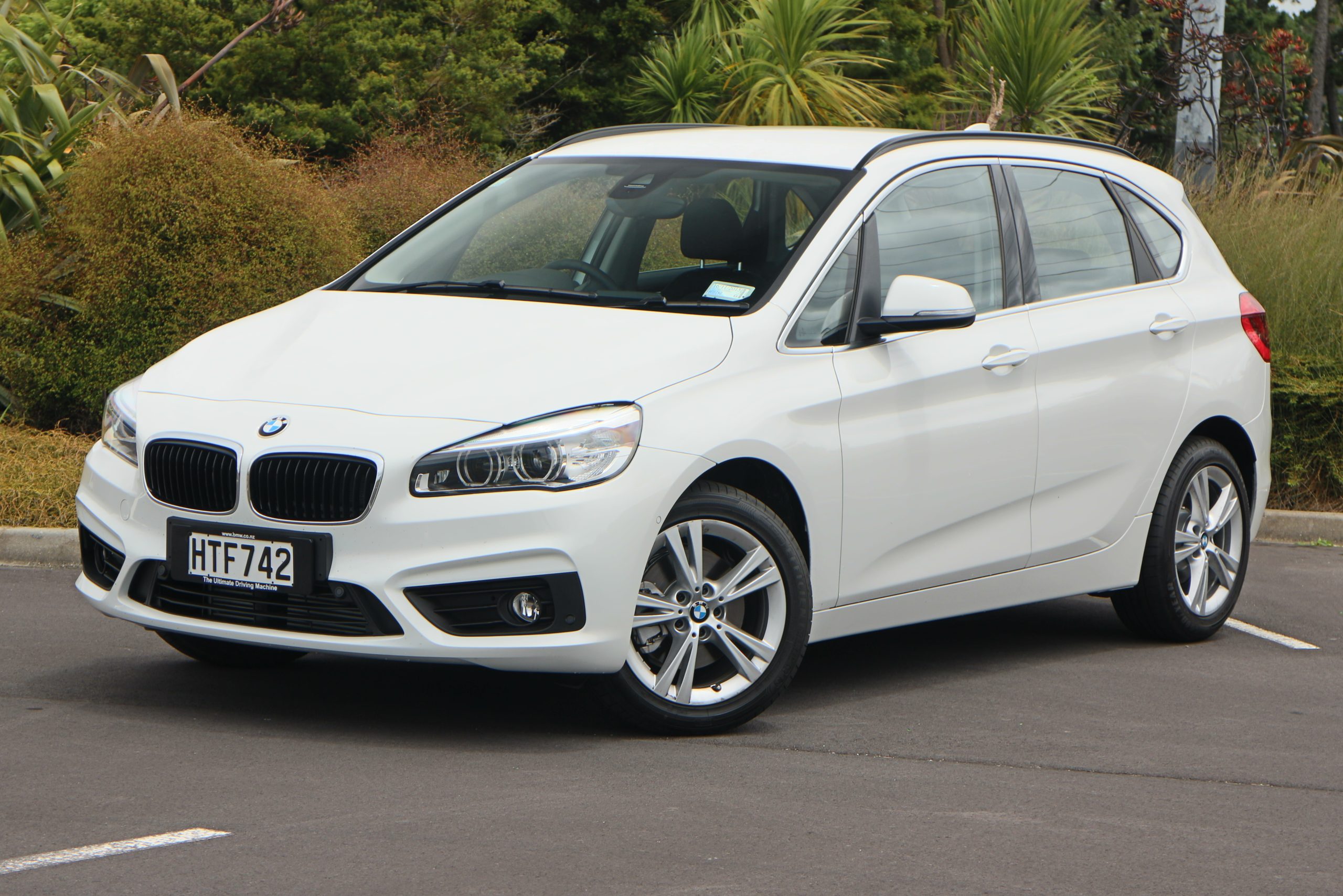 BMW 218i: Đánh giá chi tiết từ thiết kế, vận hành đến chi phí sử dụng 4 bmw 218i - Hình 2