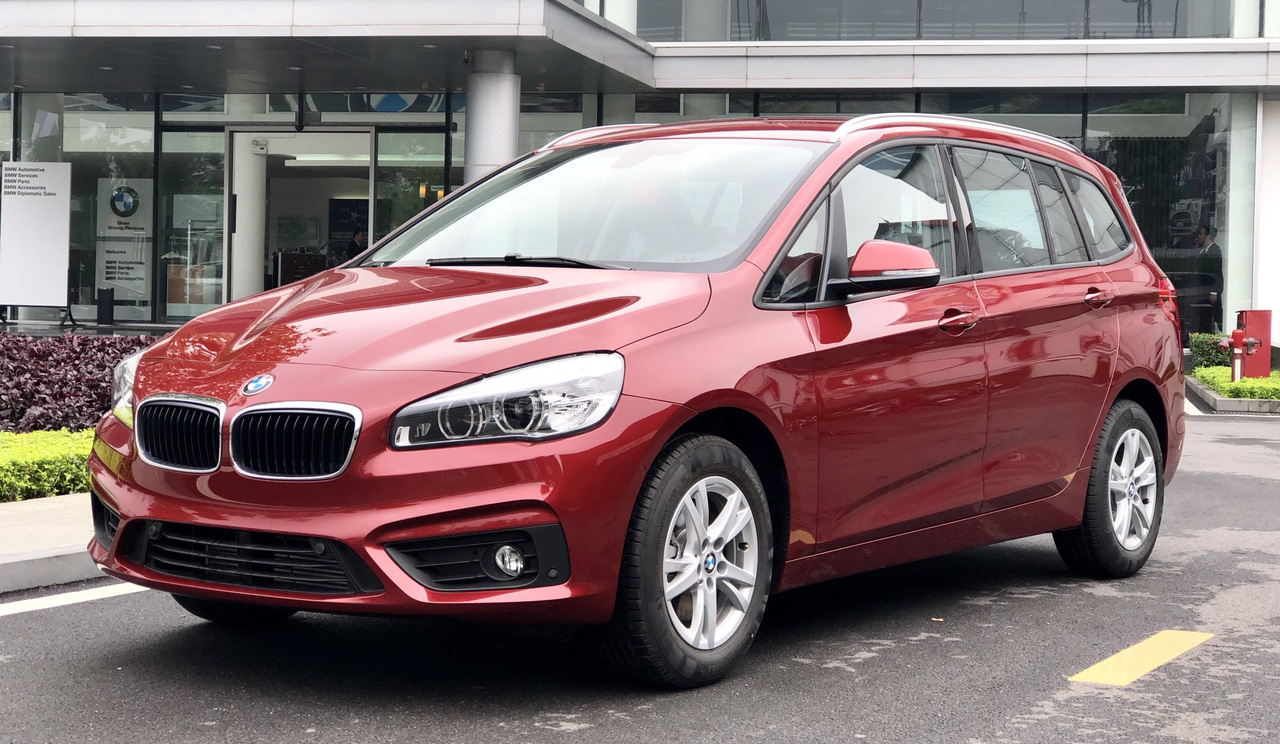 BMW 218i 7 Chỗ: Lựa Chọn Thông Minh Cho Gia Đình Việt Hay Chỉ Là Chiếc Xe Hạng Sang Giá Rẻ? 4 bmw 218i 7 chỗ - Hình 2