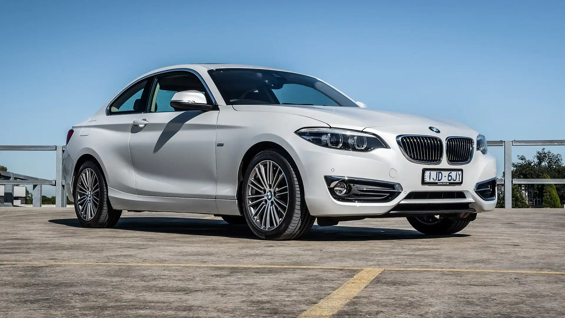 BMW 220i: Đánh giá chi tiết từ thiết kế, vận hành đến giá lăn bánh 2025 1 bmw 220i - Hình 5