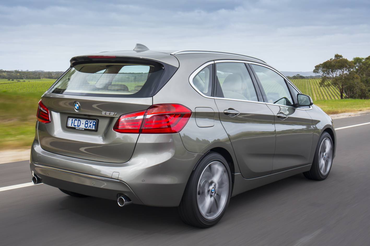 bmw 225i - Hình 5