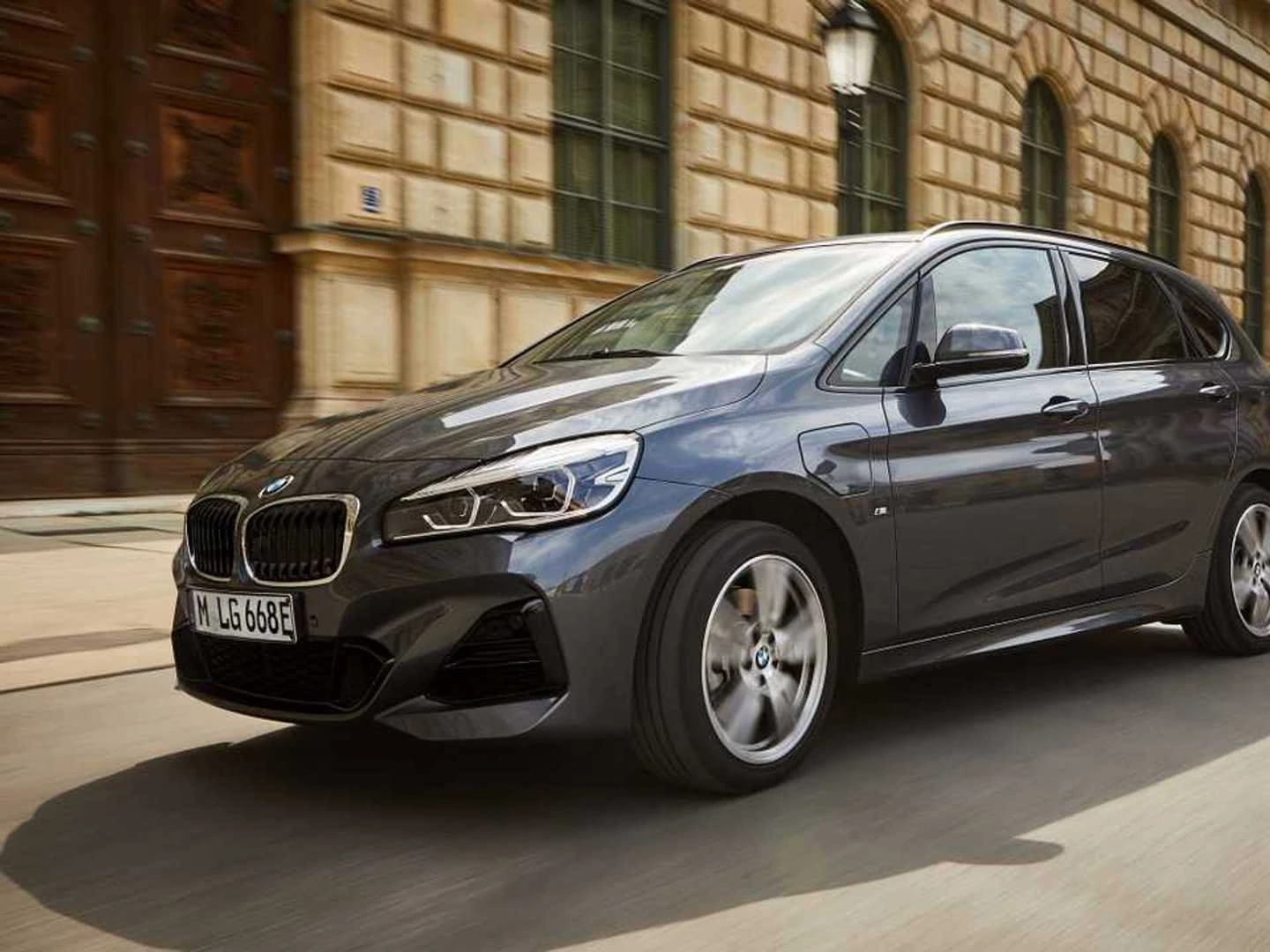 bmw 225xe - Hình 3