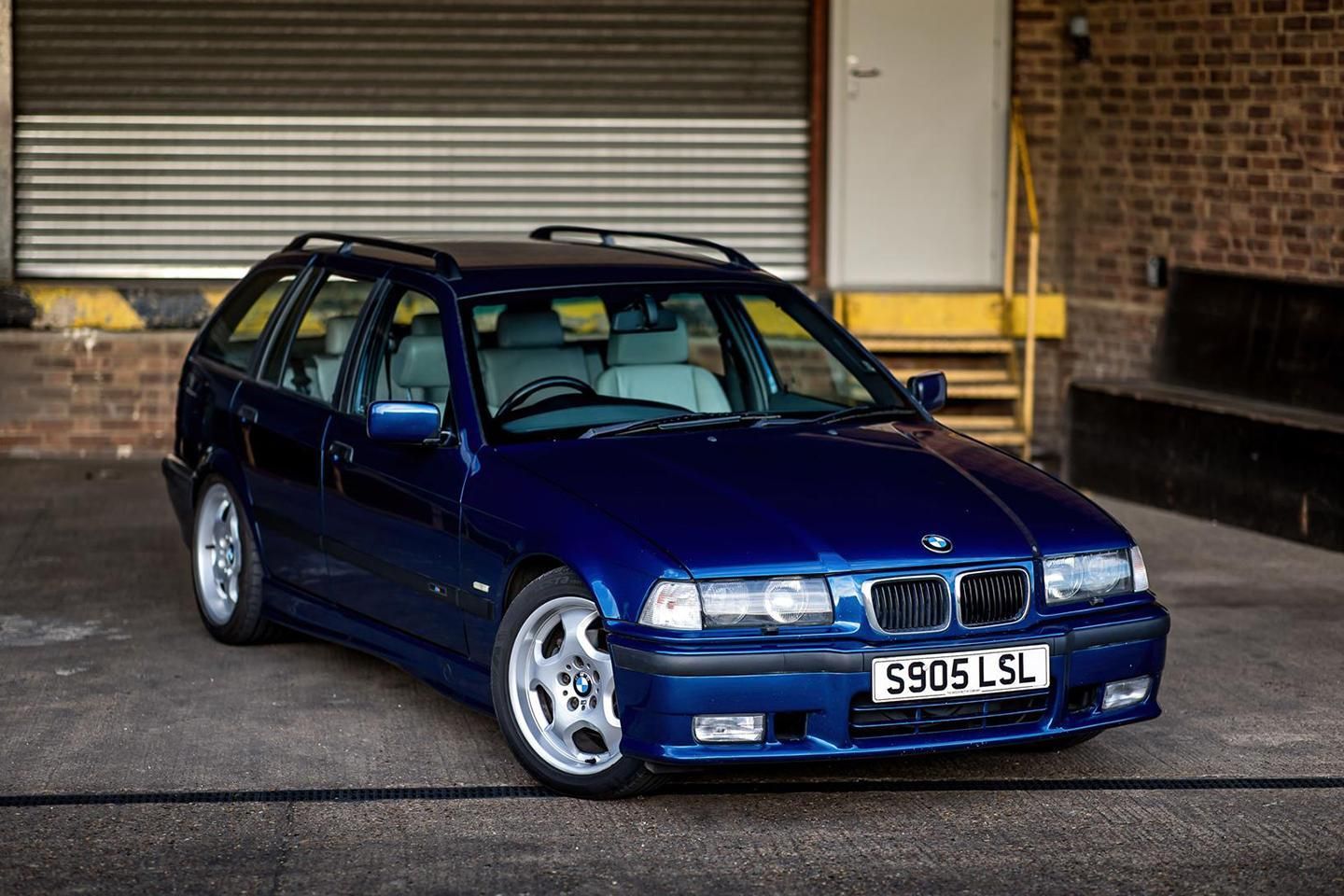 BMW 3 Series E36 Touring: Huyền Thoại Xe Ga Đình Đáng Mua Nhất 2025 4 bmw 3 series e36 touring - Hình 2