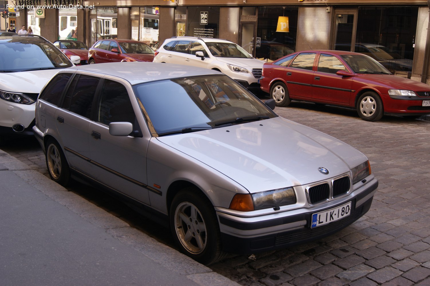 BMW 3 Series E36 Touring: Huyền Thoại Xe Ga Đình Đáng Mua Nhất 2025 1 bmw 3 series e36 touring - Hình 5