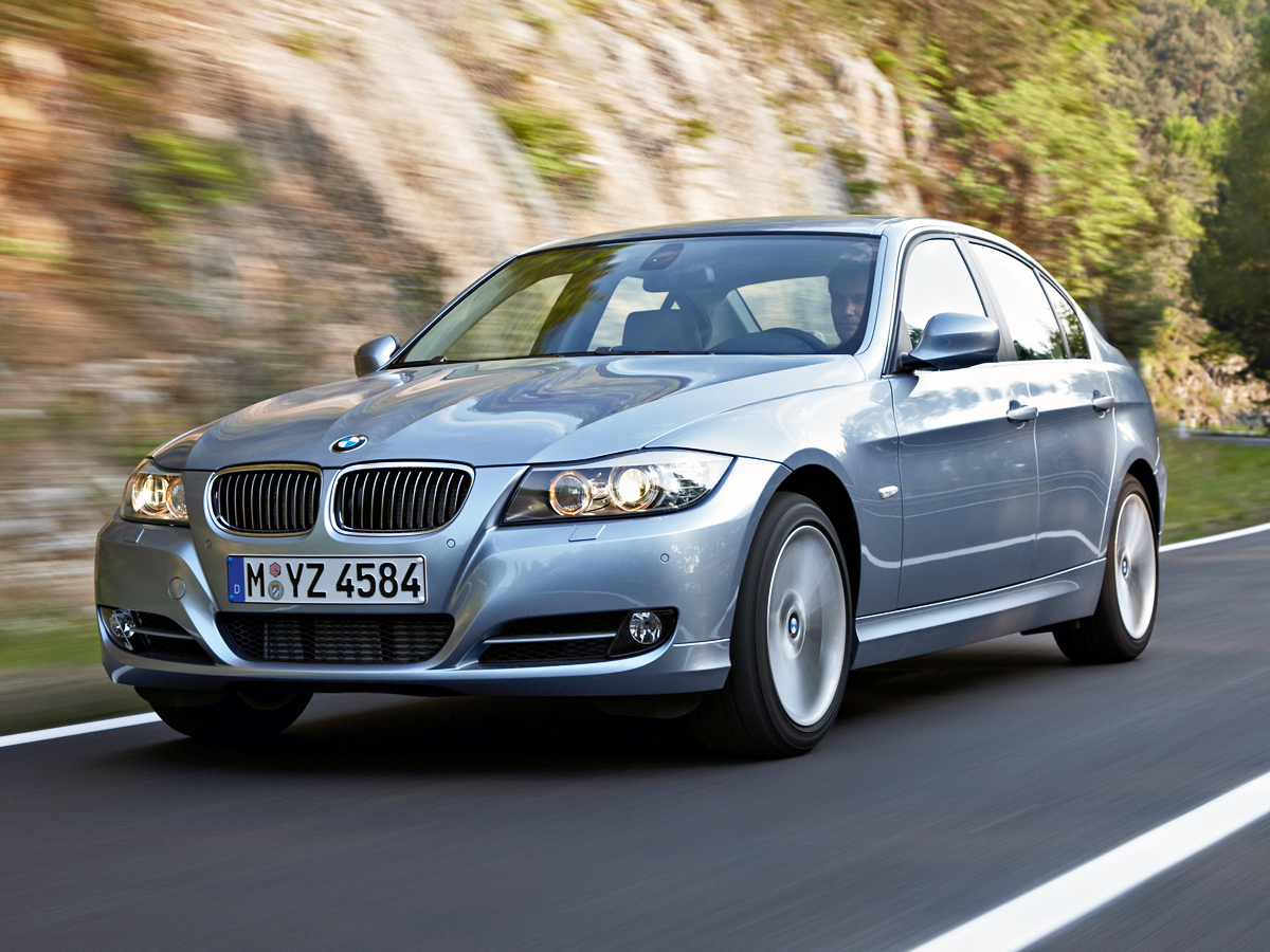 BMW 3 Series E90: Đánh giá chi tiết từ A-Z cho người đam mê xe Đức 2 bmw 3 series e90 - Hình 4