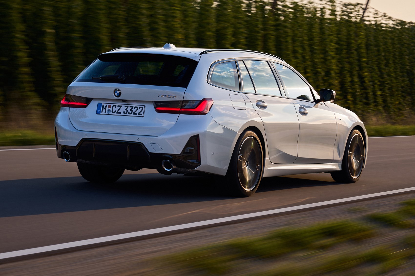 bmw 3 series touring - Hình 1