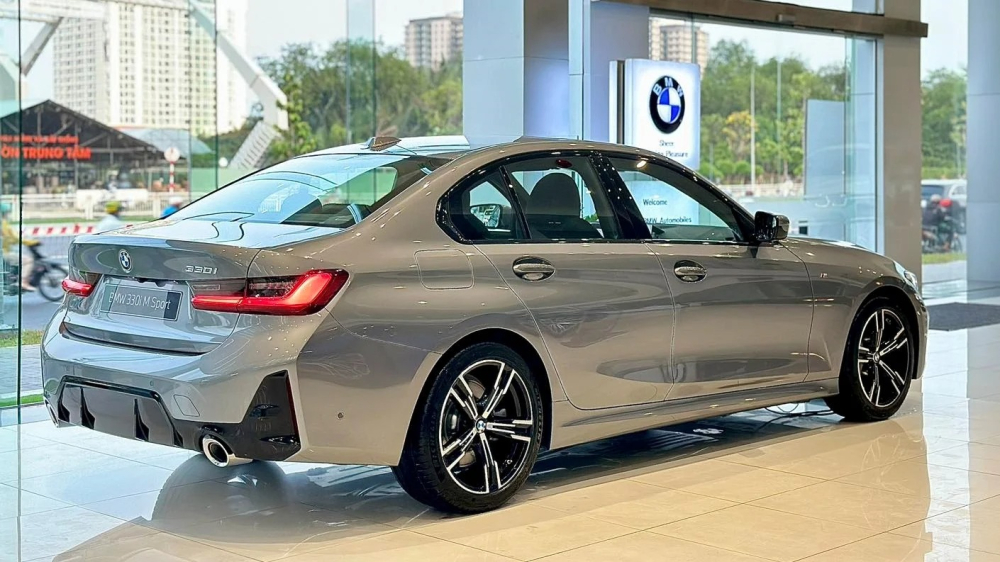 BMW 300i: Giải Mã Toàn Diện Về Dòng Xe Huyền Thoại Và Những Điều Cần Biết 1 bmw 300i - Hình 5