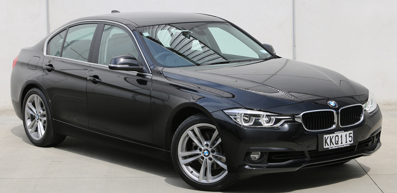 BMW 318i: Đánh Giá Chi Tiết Từ A-Z Về Dòng Xe Huyền Thoại 4 bmw 318i - Hình 2
