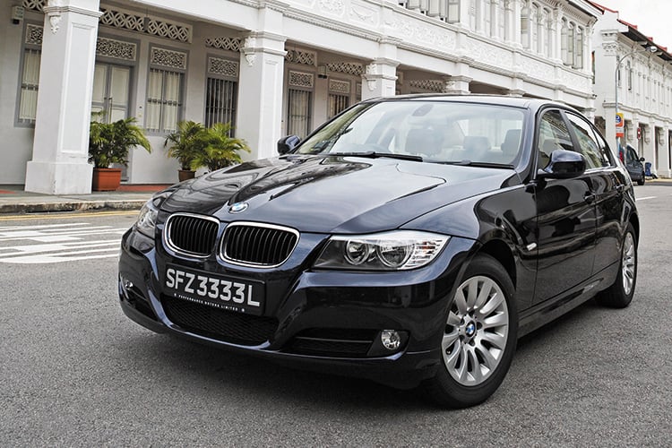 BMW 318i: Đánh Giá Chi Tiết Từ A-Z Về Dòng Xe Huyền Thoại 2 bmw 318i - Hình 4