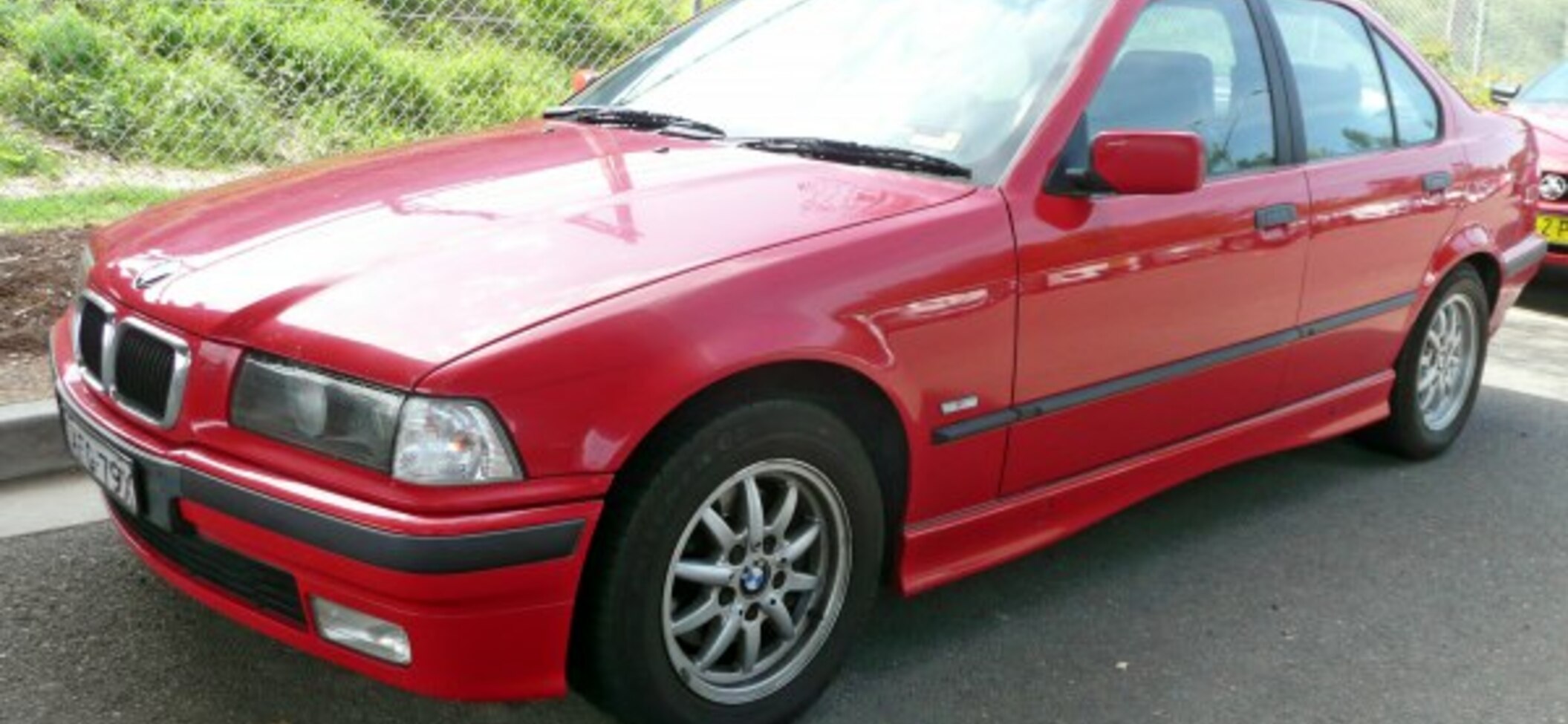BMW 318i E36: Huyền Thoại Dẫn Đầu Phân Khúc Sedan Hạng Trung Những Năm 90 2 bmw 318i e36 - Hình 4