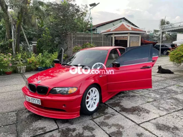 BMW 318i Số Sàn: Trải Nghiệm Lái Thuần Khiết Giữa Thế Giới Xe Sang 4 bmw 318i số sàn - Hình 2