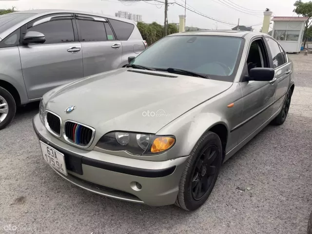 BMW 318i Số Sàn: Trải Nghiệm Lái Thuần Khiết Giữa Thế Giới Xe Sang 1 bmw 318i số sàn - Hình 5