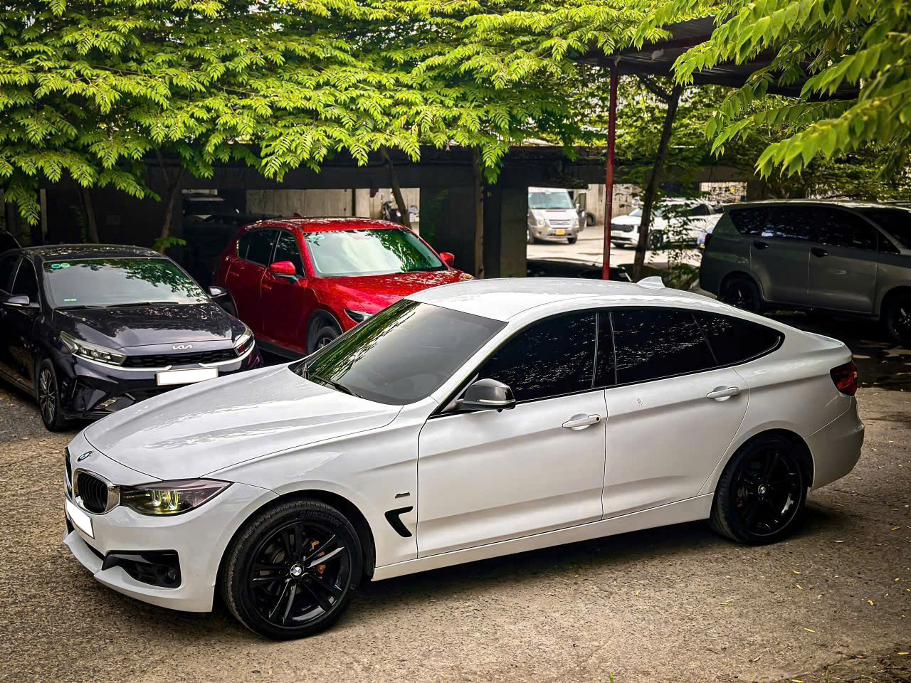 bmw 320 gt - Hình 2