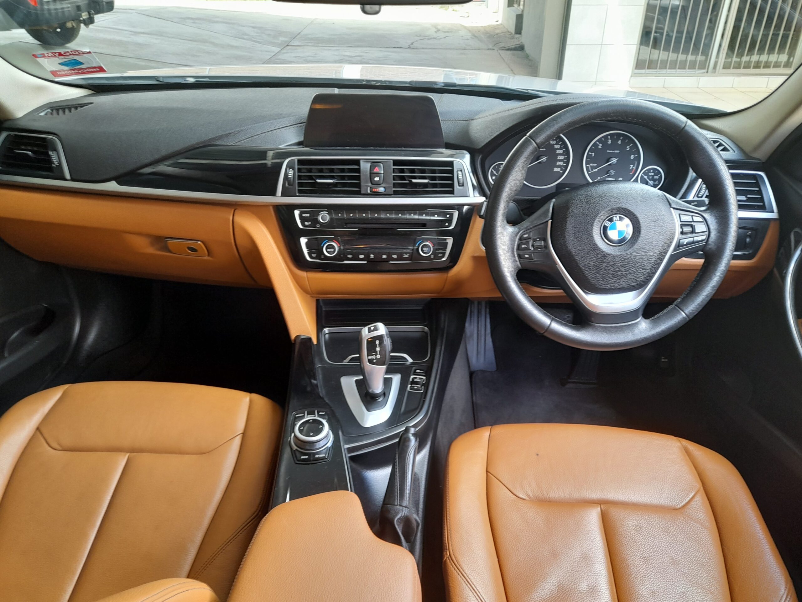 BMW 320i 2018 Interior: Đẳng Cấp Nội Thất Xe Sang Hạng Sang Trọng 2 bmw 320i 2018 interior - Hình 3