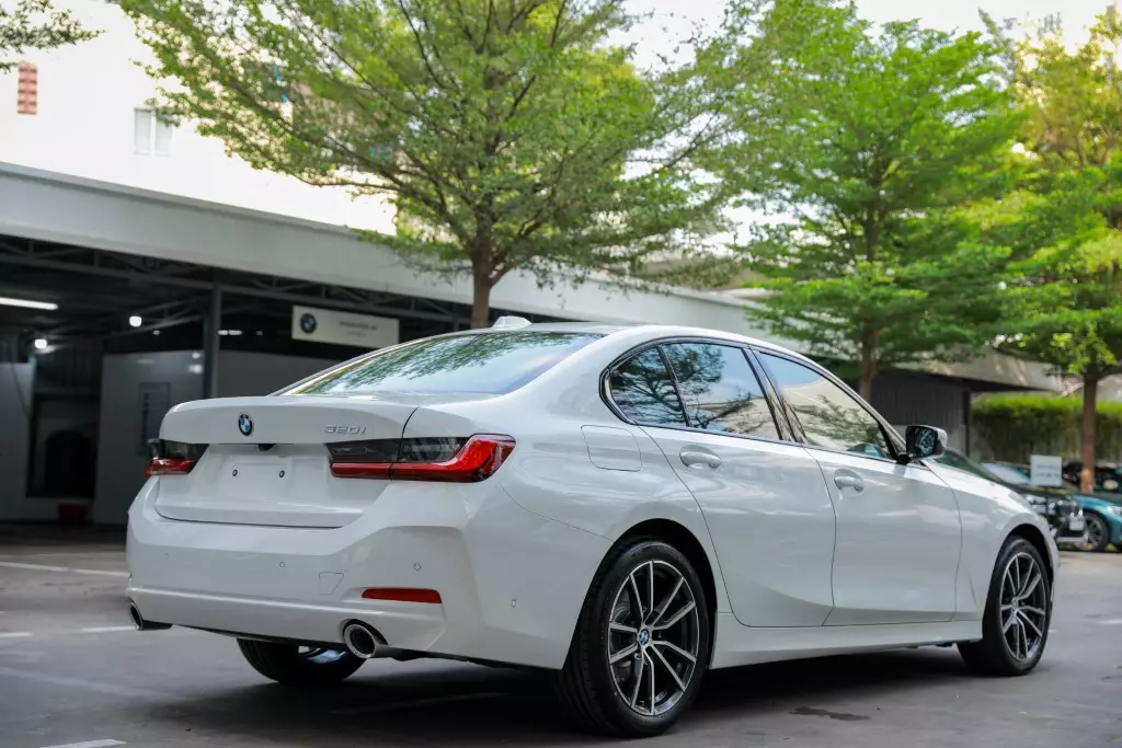 bmw 320i bao nhiêu tiền - Hình 5