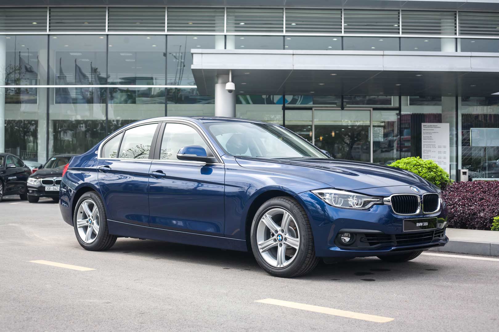BMW 320i F30: Đánh giá chi tiết từ A-Z về dòng xe hạng sang đáng mua nhất 3 bmw 320i f30 - Hình 3