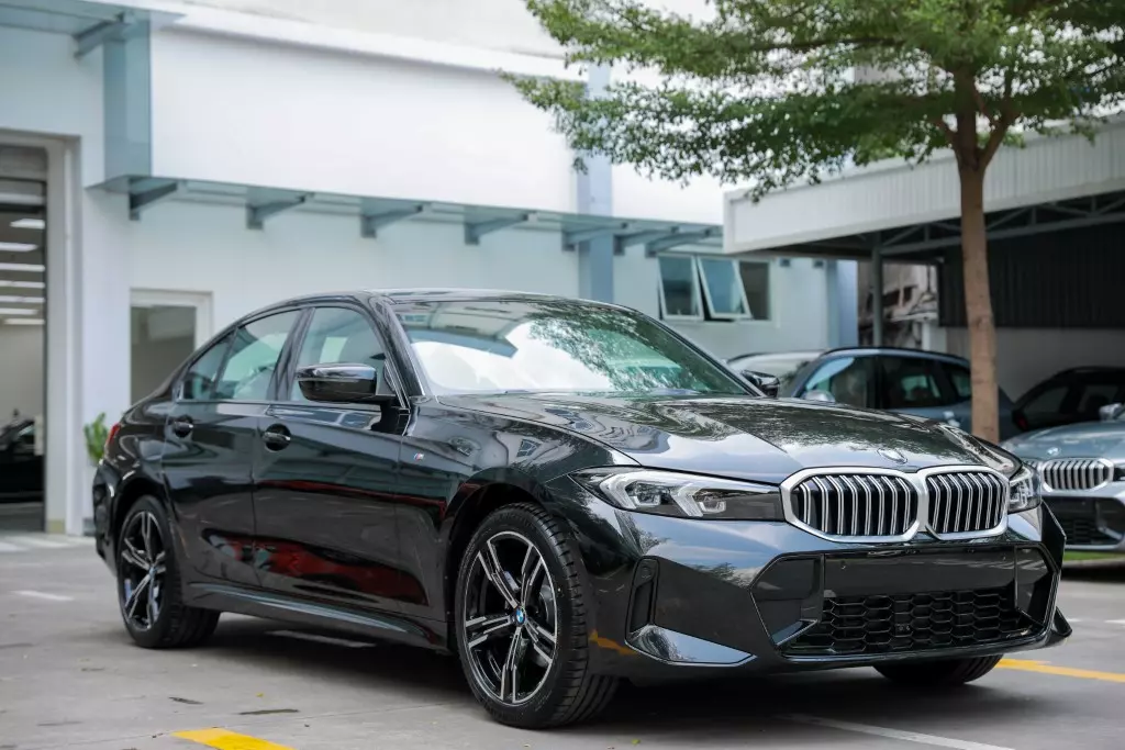 bmw 320i giá - Hình 1