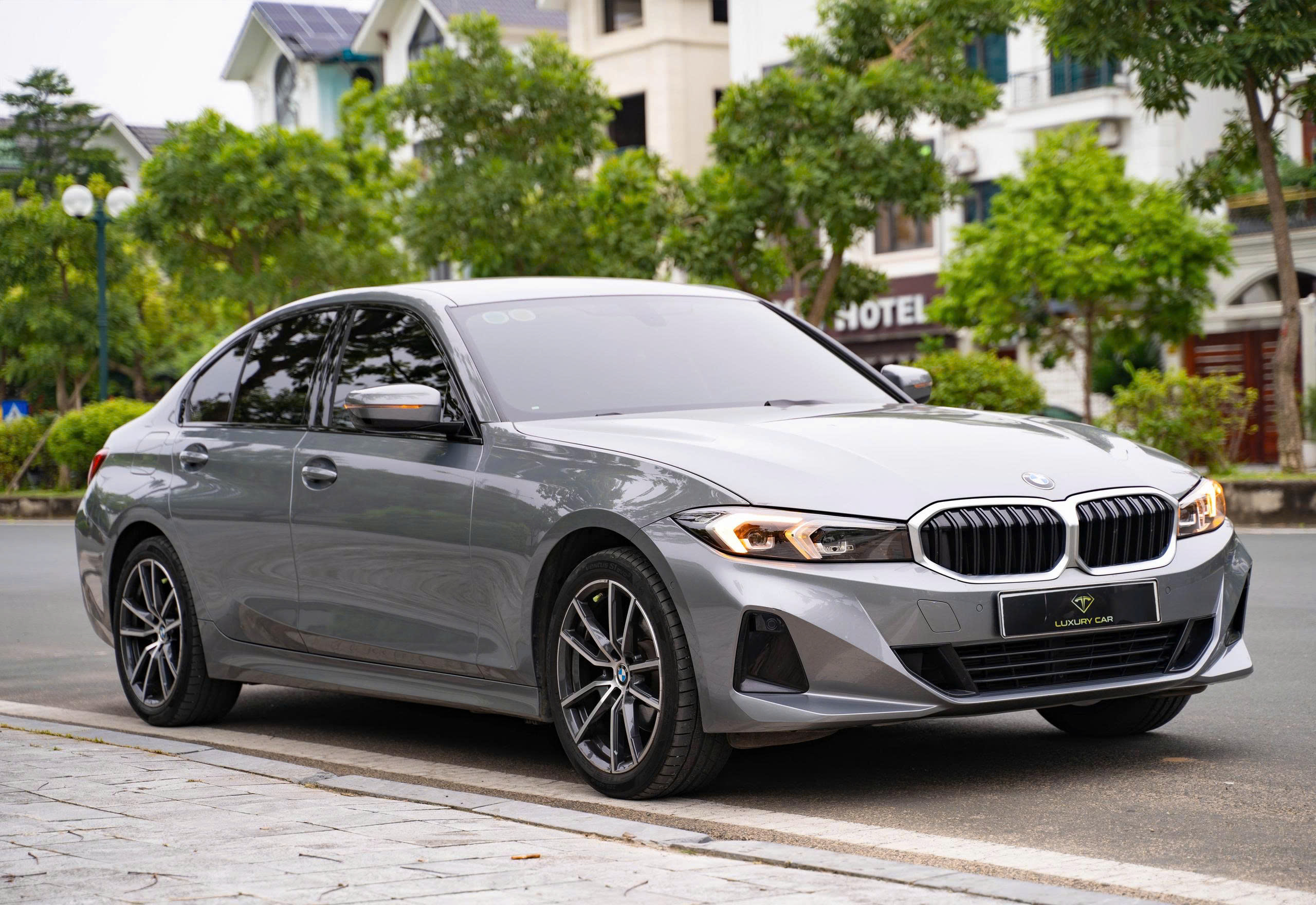 BMW 320i Lướt: Kinh Nghiệm Mua Xe Cũ Đáng Giá Nhất 2024 2 bmw 320i lướt - Hình 4