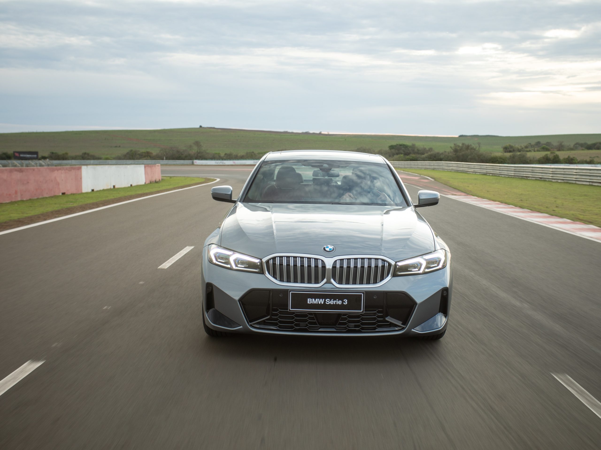 BMW 320i M Sport Wallpaper: Bộ Sưu Tập Hình Nền Đỉnh Cao Cho Dân Yêu Xe 2 bmw 320i m sport wallpaper - Hình 2