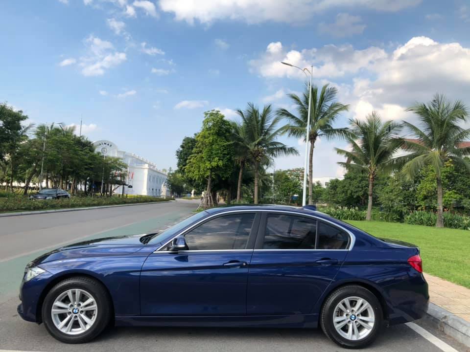 BMW 320i Màu Xanh: Đẳng Cấp, Cá Tính Và Sức Hút Không Thể Chối Từ 2 bmw 320i màu xanh - Hình 4