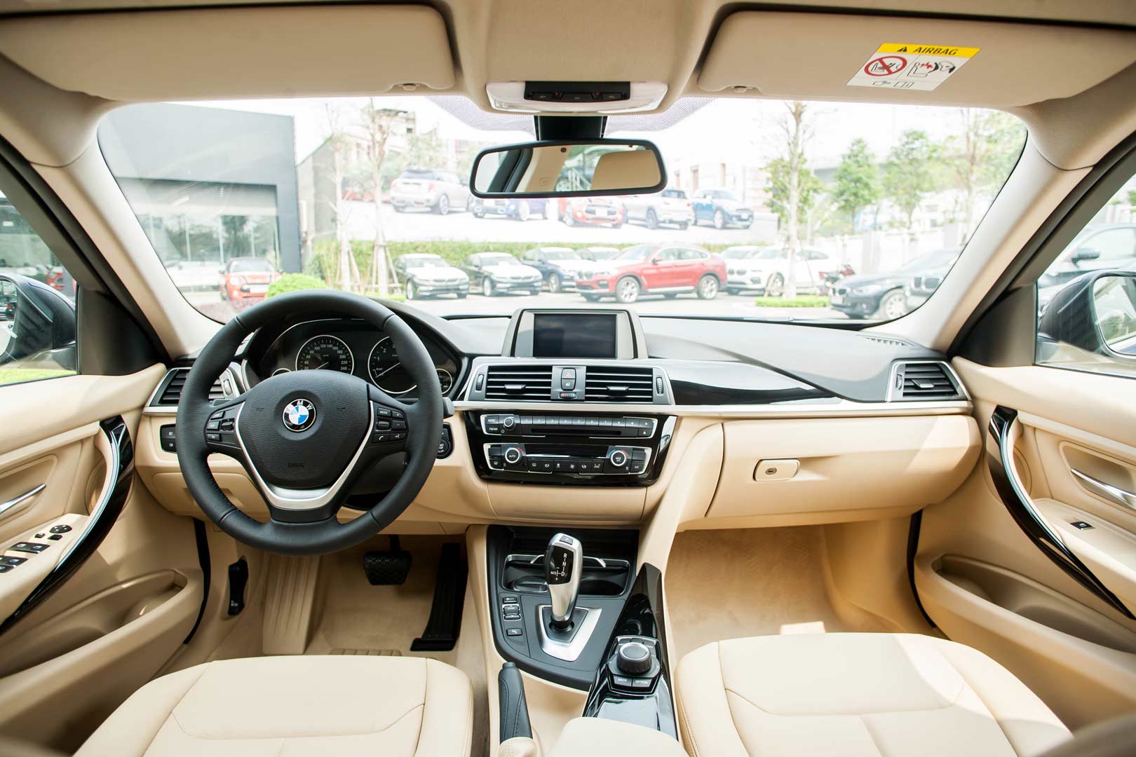BMW 320i Nội Thất: Đẳng Cấp, Sang Trọng Và Những Trải Nghiệm Không Thể Bỏ Qua 4 bmw 320i nội thất - Hình 2
