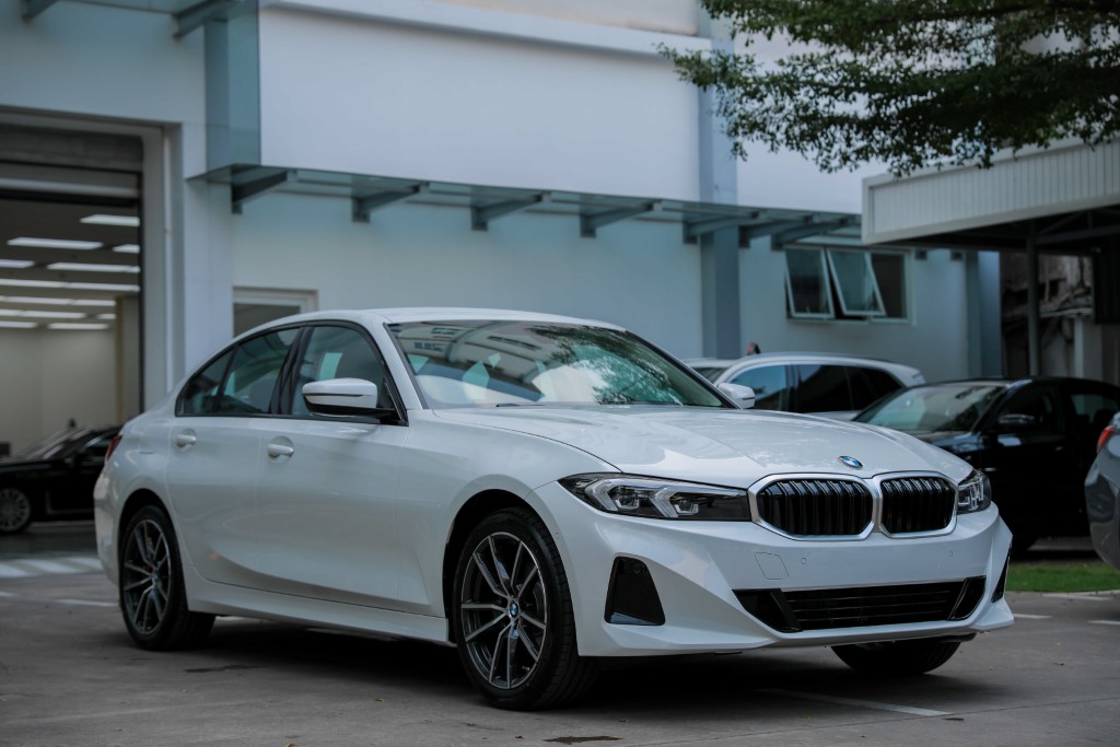 BMW 320i Sport Line: Đẳng Cấp Thể Thao Trong Từng Chi Tiết 5 bmw 320i sport line - Hình 1