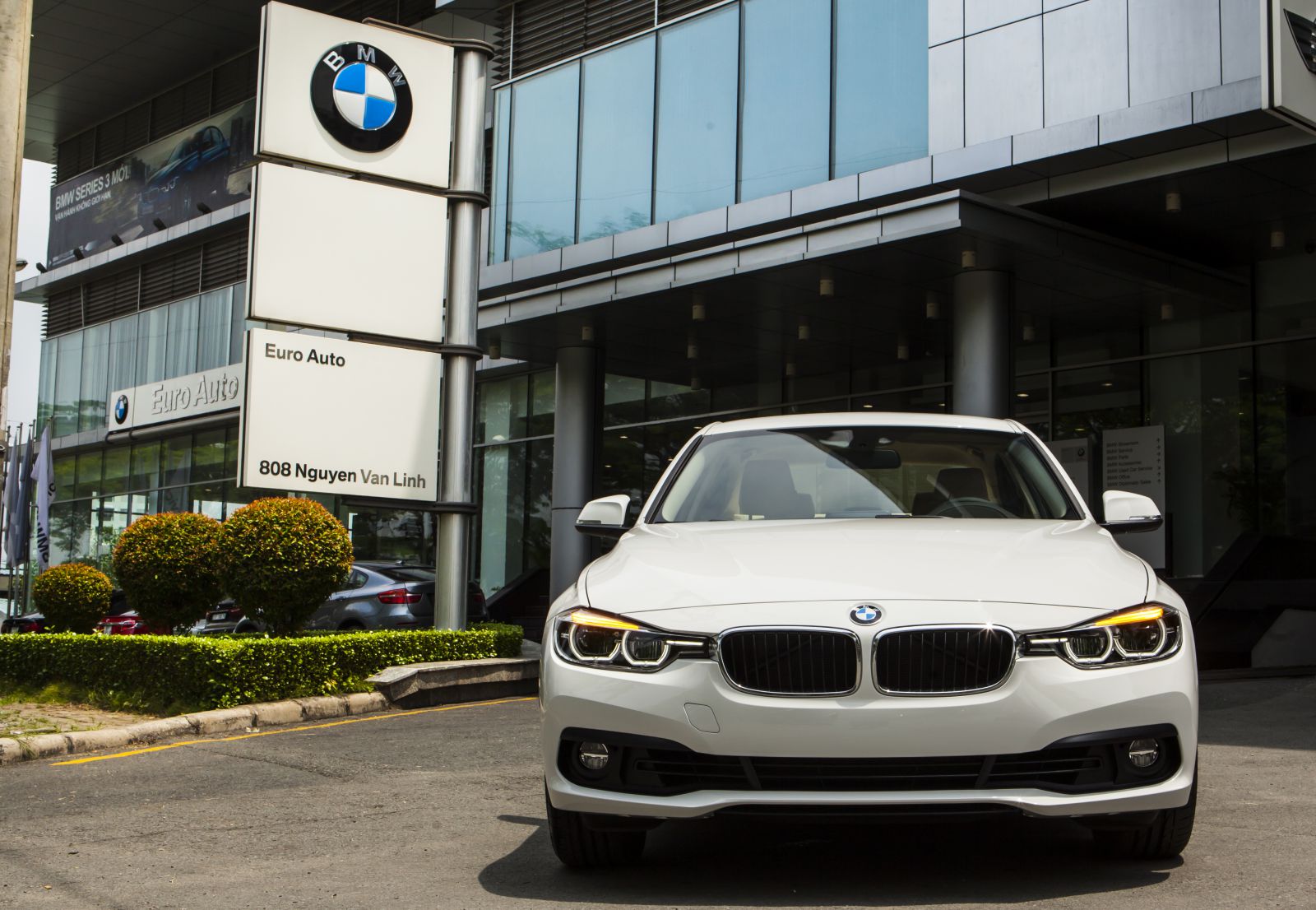 BMW 320i Thaco: Lựa Chọn Xe Sang Hạng Trung Tối Ưu Tại Việt Nam 5 bmw 320i thaco - Hình 1