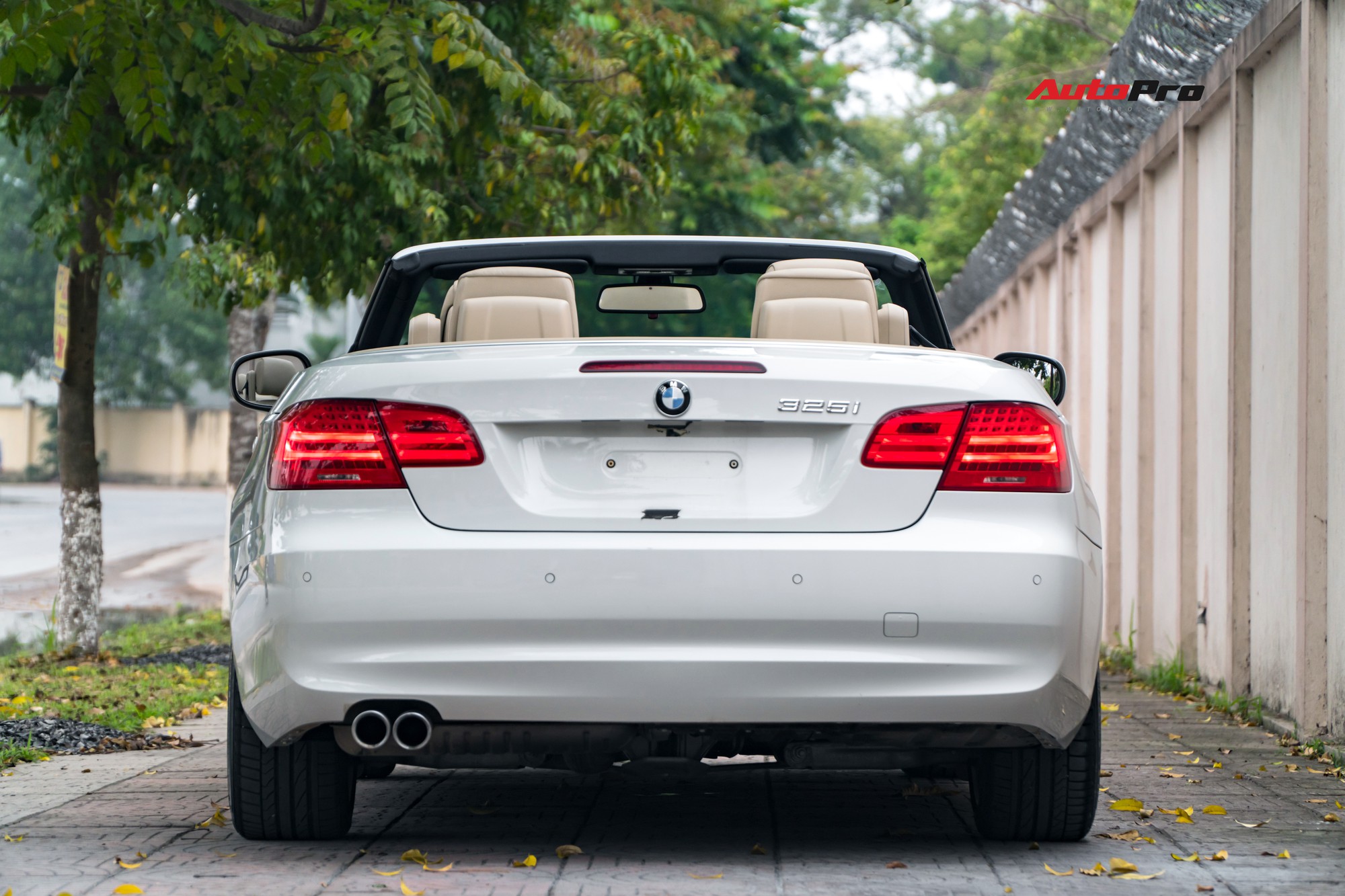 BMW 325i Mui Trần – Biểu Tượng Của Sự Lãng Mạn Và Hiệu Suất Vượt Thời Gian 2 bmw 325i mui trần - Hình 4