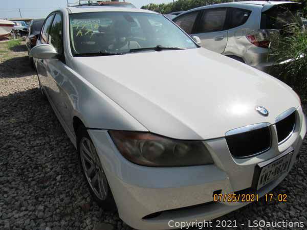 BMW 326i: Huyền Thoại Sedan Hạng Sang Định Hình Phong Cách Xe Đức 3 bmw 326i - Hình 3