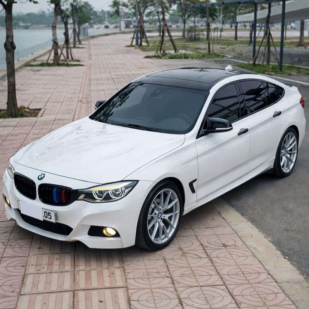 BMW 328i GT: Đánh giá chi tiết từ thiết kế, vận hành đến trải nghiệm thực tế 1 bmw 328i gt - Hình 4