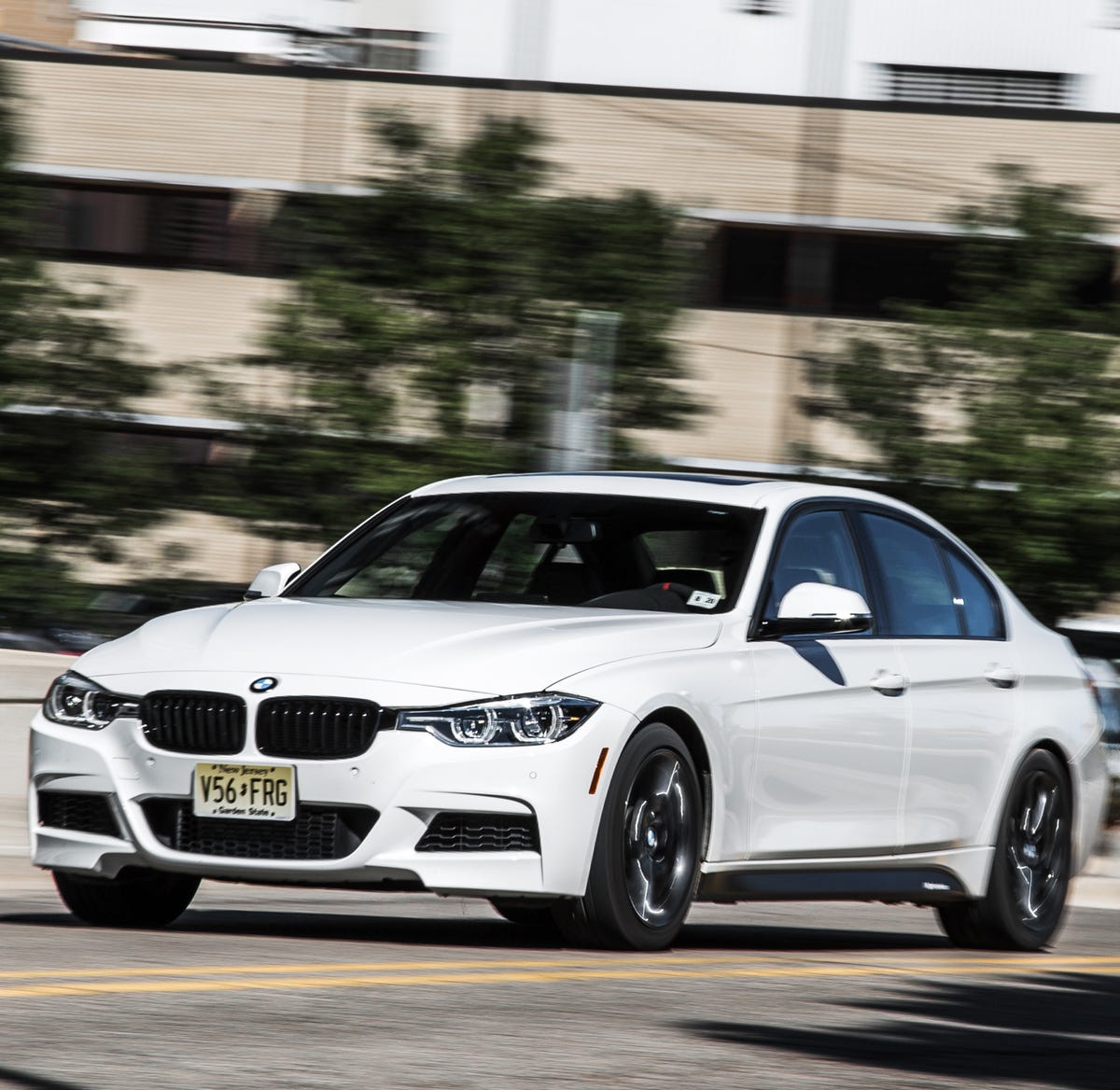 BMW 328i: Đánh giá toàn diện từ động cơ, vận hành đến chi phí sở hữu 5 bmw 328i - Hình 1