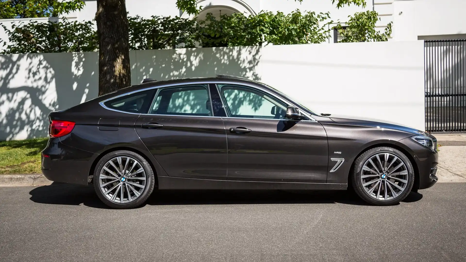 BMW 330 GT: Chiếc Gran Turismo Đa Năng Từng Gây Tranh Cãi Của BMW 5 bmw 330 gt - Hình 1