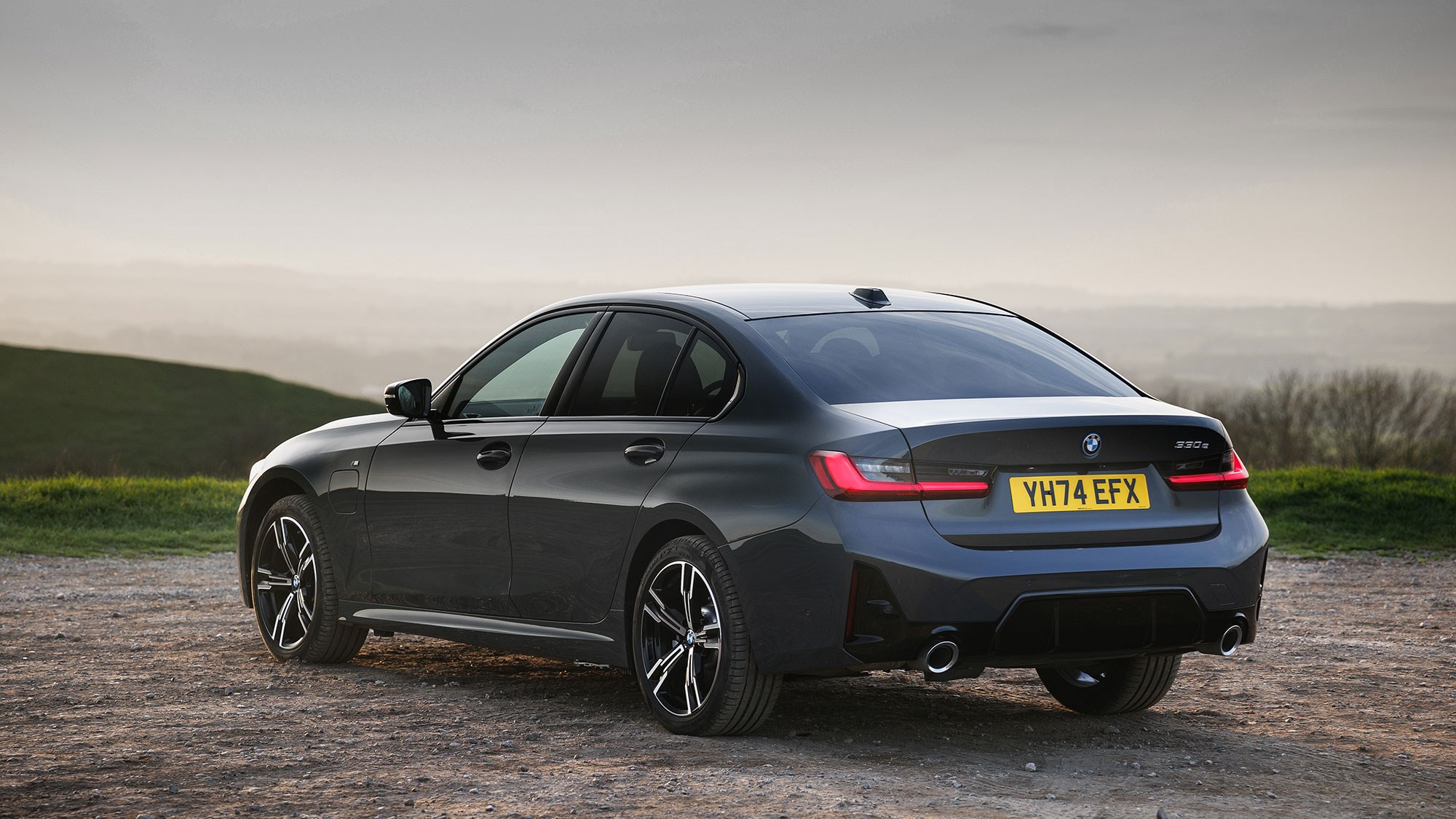 BMW 330e: Đánh giá chi tiết mẫu Sedan Plug-in Hybrid hiệu suất cao 3 bmw 330e - Hình 2