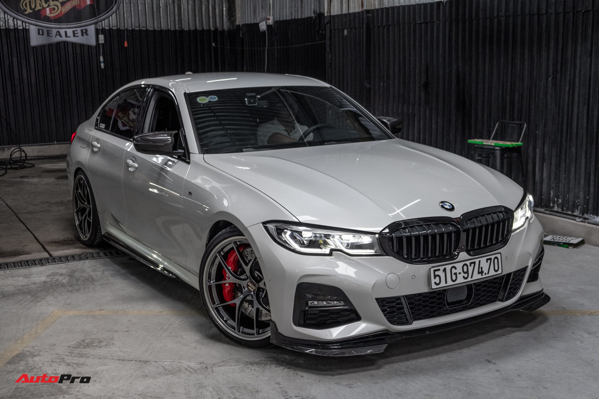 BMW 330i Độ: Bí Kíp Nâng Cấp Từ A-Z Cho Dân Chơi Xe Thực Thụ 3 bmw 330i độ - Hình 3