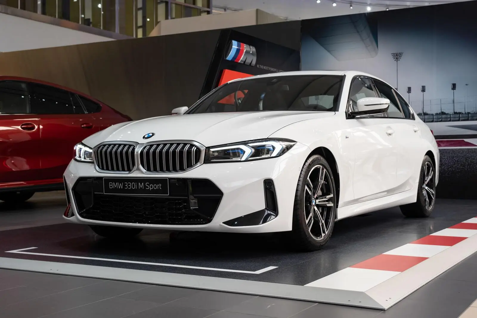 BMW 330i Giá Bao Nhiêu? Cập Nhật Bảng Giá Mới Nhất & Phân Tích Chi Tiết 3 bmw 330i giá bao nhiêu - Hình 3
