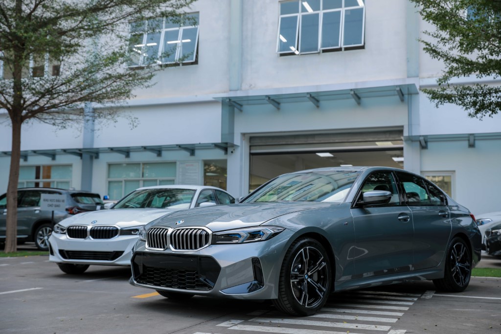 BMW 330 M Sport: Đẳng Cấp Thể Thao Giữa Lòng Sedan Hạng Sang 3 bmw 330m sport - Hình 3