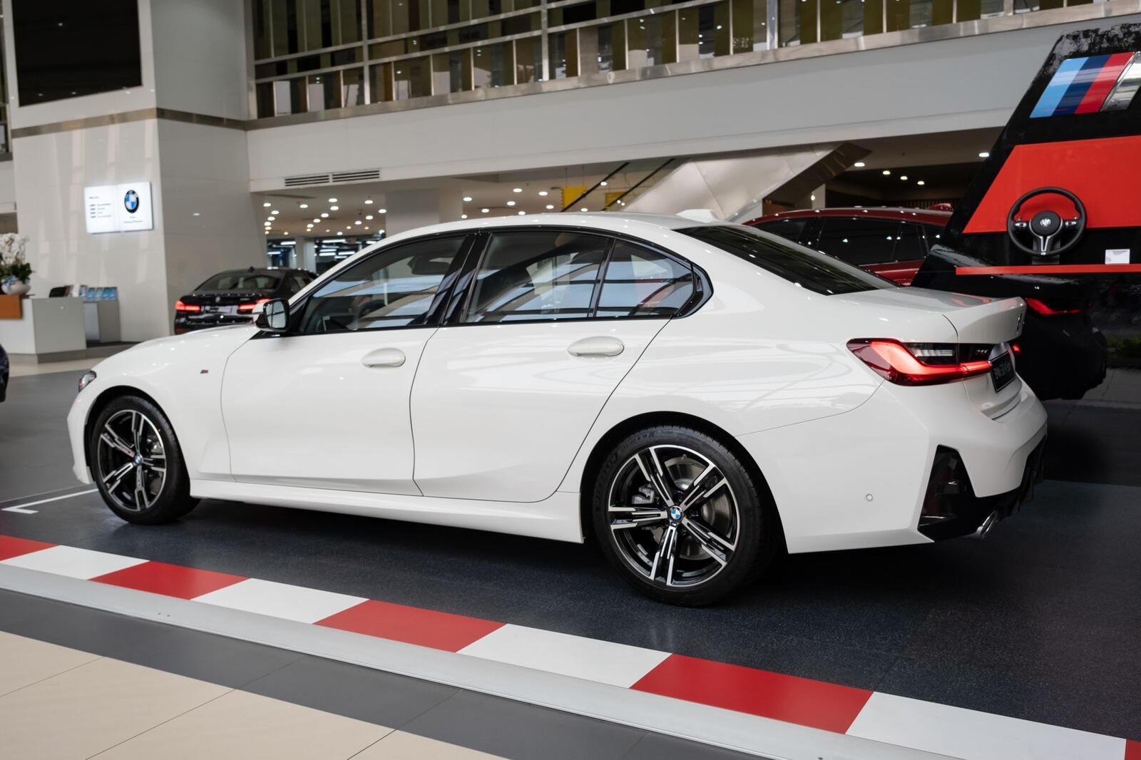 BMW 330 M Sport: Đẳng Cấp Thể Thao Giữa Lòng Sedan Hạng Sang 1 bmw 330m sport - Hình 5
