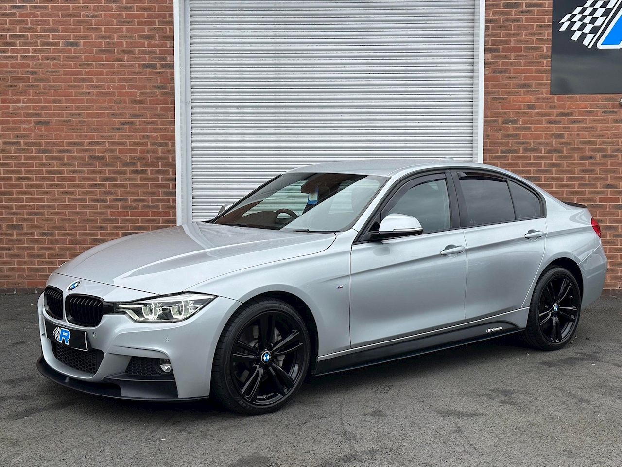 BMW 335d: Cỗ Máy Diesel Mạnh Mẽ Nhất Từng Được BMW Sản Xuất 4 bmw 335d - Hình 2
