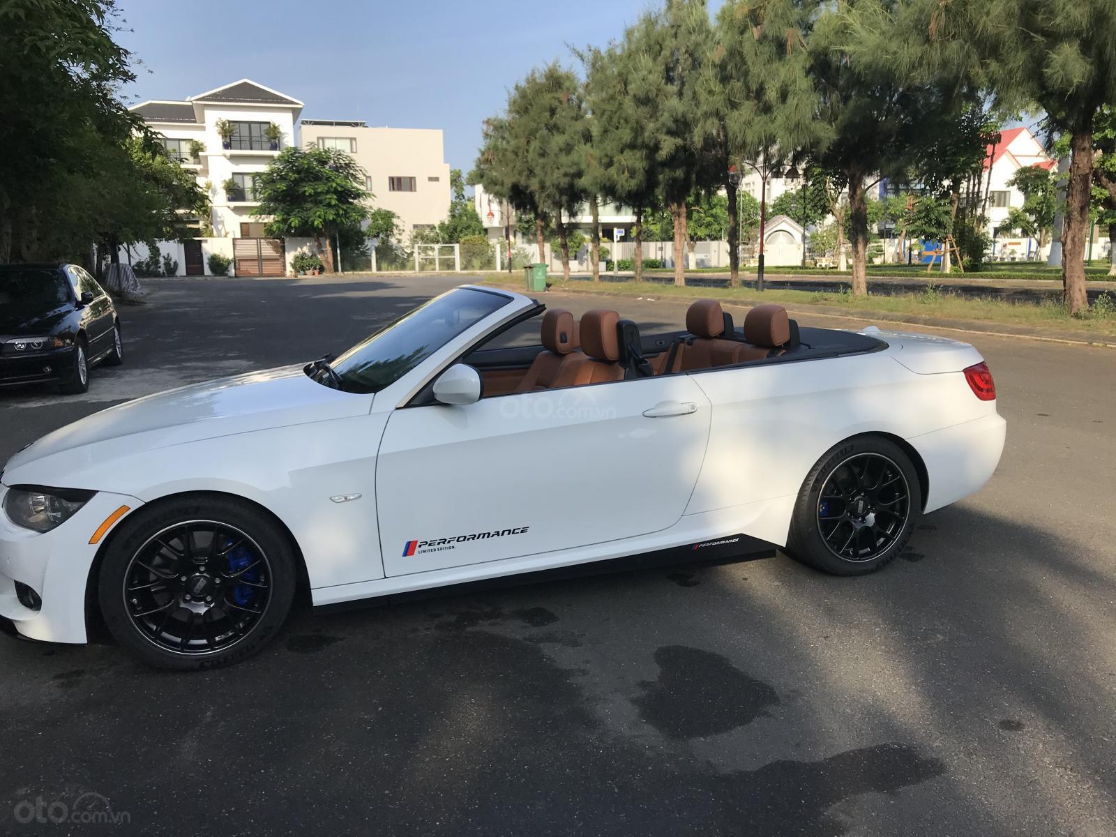 BMW 335i Mui Trần Giá Bao Nhiêu? Bảng Giá Chi Tiết và Kinh Nghiệm Mua Xe Cũ 2024 4 bmw 335i mui trần giá bao nhiêu - Hình 2