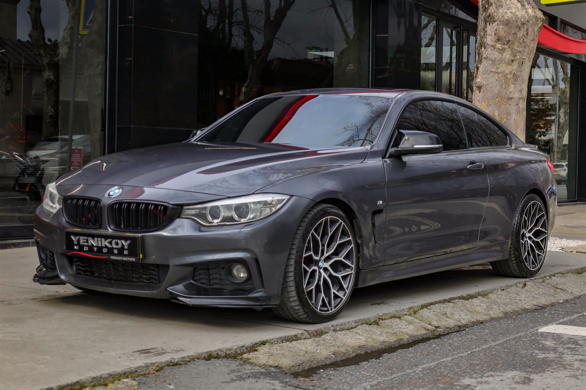 BMW 418i: Đánh giá chi tiết từ thiết kế, vận hành đến giá lăn bánh 2025 2 bmw 418i - Hình 2