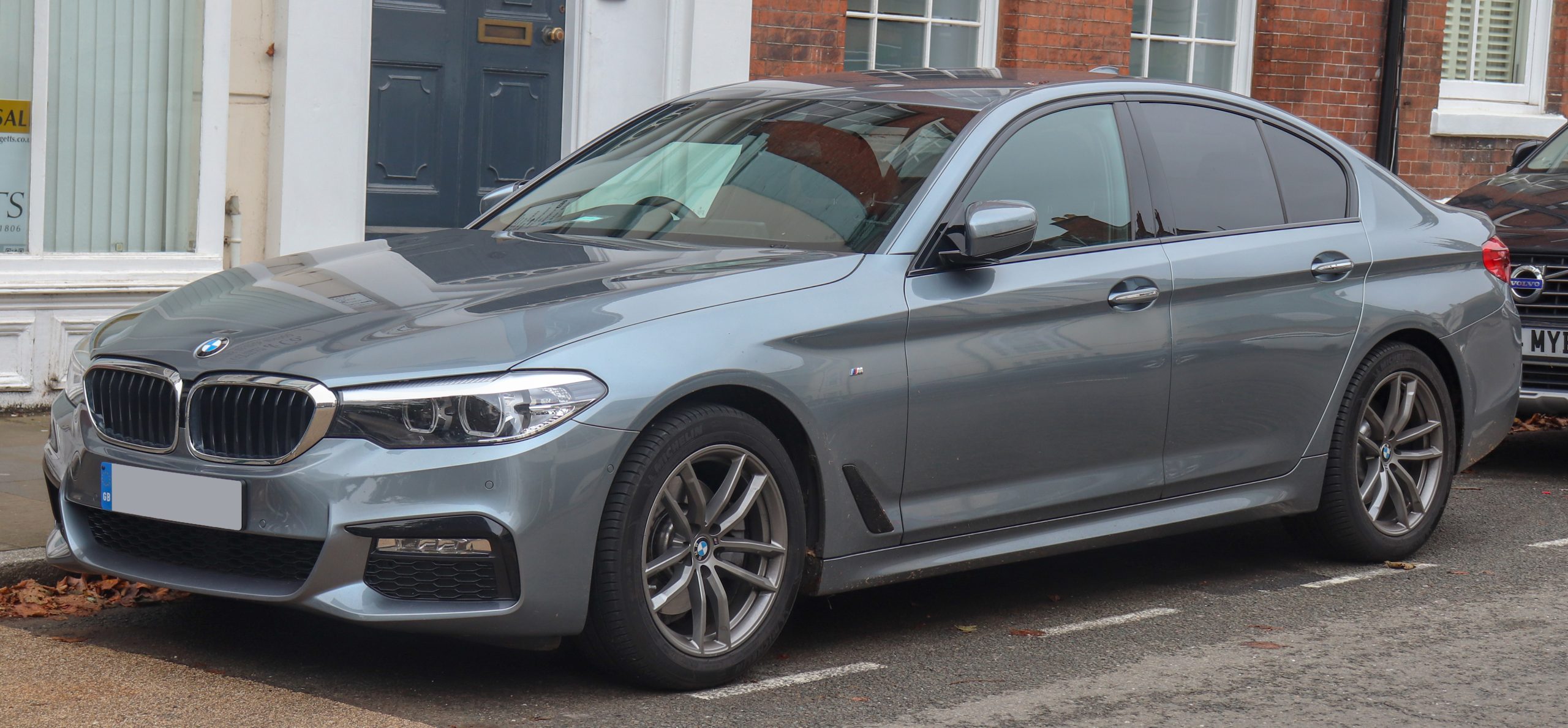 BMW 5 Series: Đỉnh Cao Xe Hạng Sang Thương Mại Đã Qua Nhiều Thế Hệ 3 bmw 5 series - Hình 2