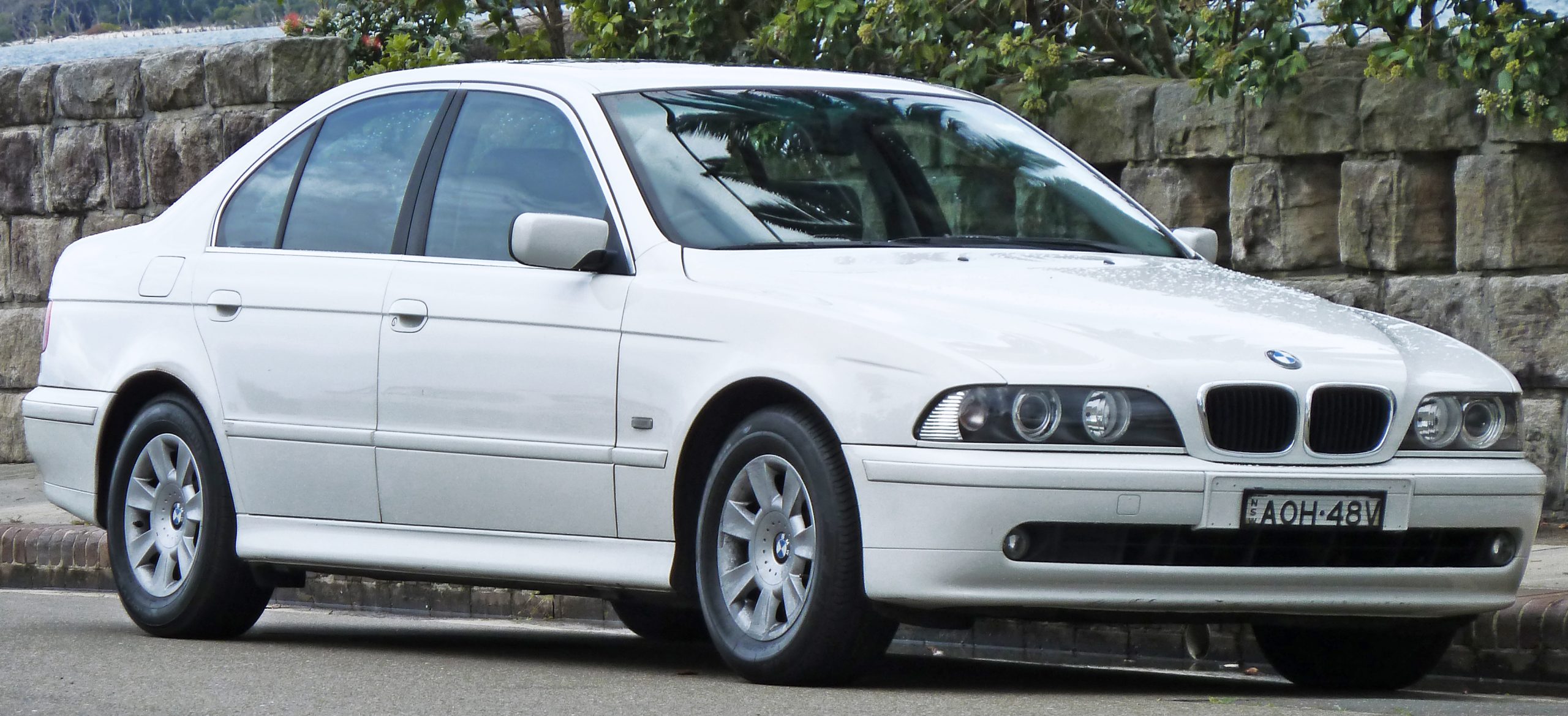 BMW 5 Series E39: Huyền Thoại Sedan Hạng Sang Trung Cổ Vẫn Còn Nguyên Giá Trị 3 bmw 5 series e39 - Hình 1