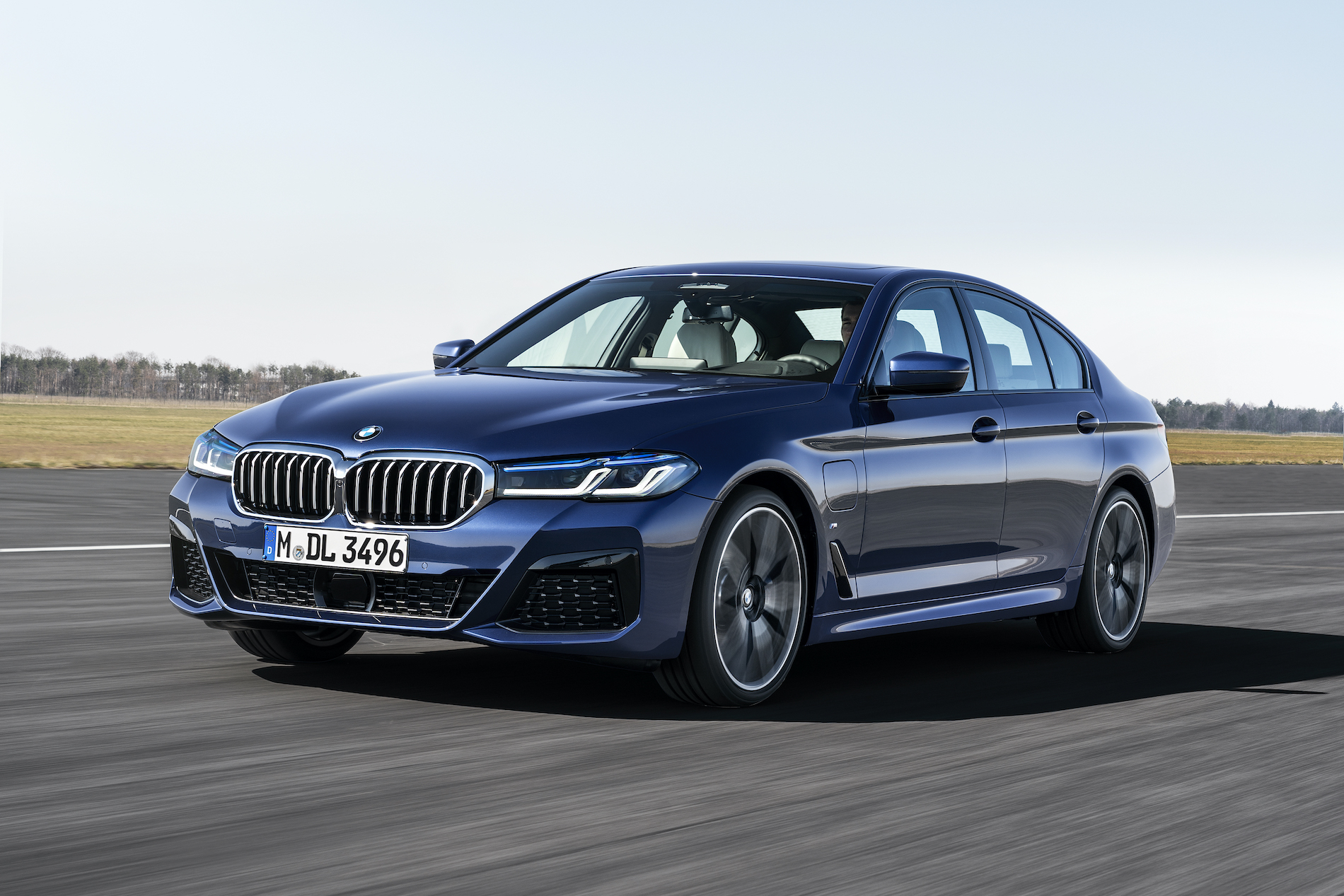 BMW 5 Series G30: Đẳng Cấp Sedan Hạng Sang Không Thể Bỏ Lỡ 3 bmw 5 series g30 - Hình 2
