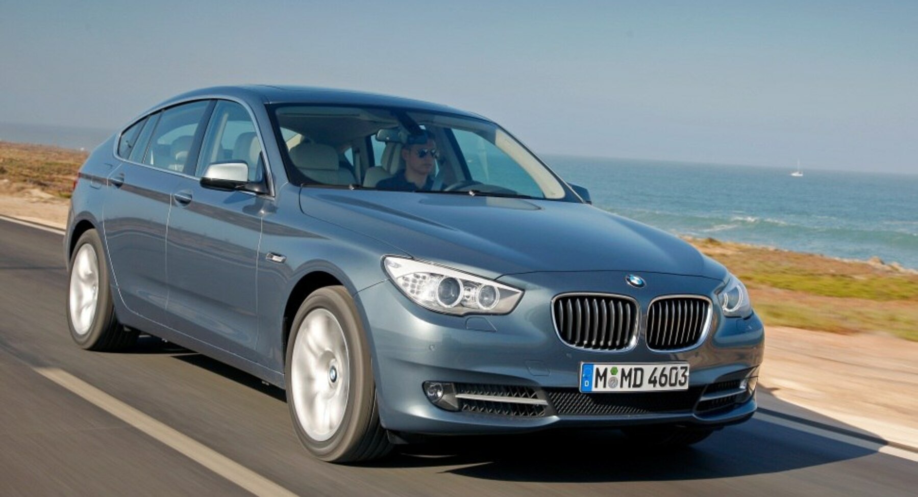 BMW 5 Series GT F07: Đẳng Cấp Gran Turismo Đa Năng Đáng Mua Nhất 2024 2 bmw 5 series gt f07 - Hình 3