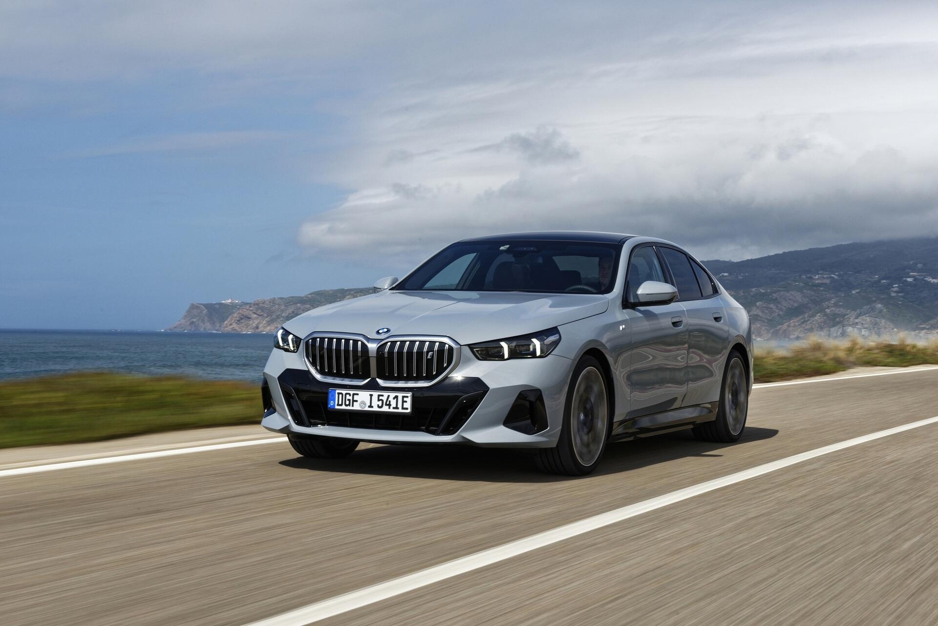 BMW 5 Series Sedan: Đẳng Cấp Sedan Hạng Sang Trung Tâm Không Thể Bỏ Qua 3 bmw 5 series sedan - Hình 3