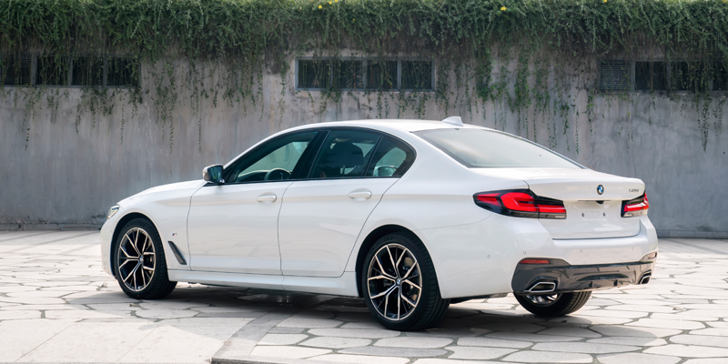 BMW 520i M Sport: Đẳng Cấp Sedan Hạng Sang Và Cảm Giác Lái Thể Thao Đích Thực 2 bmw 520i m sport - Hình 4